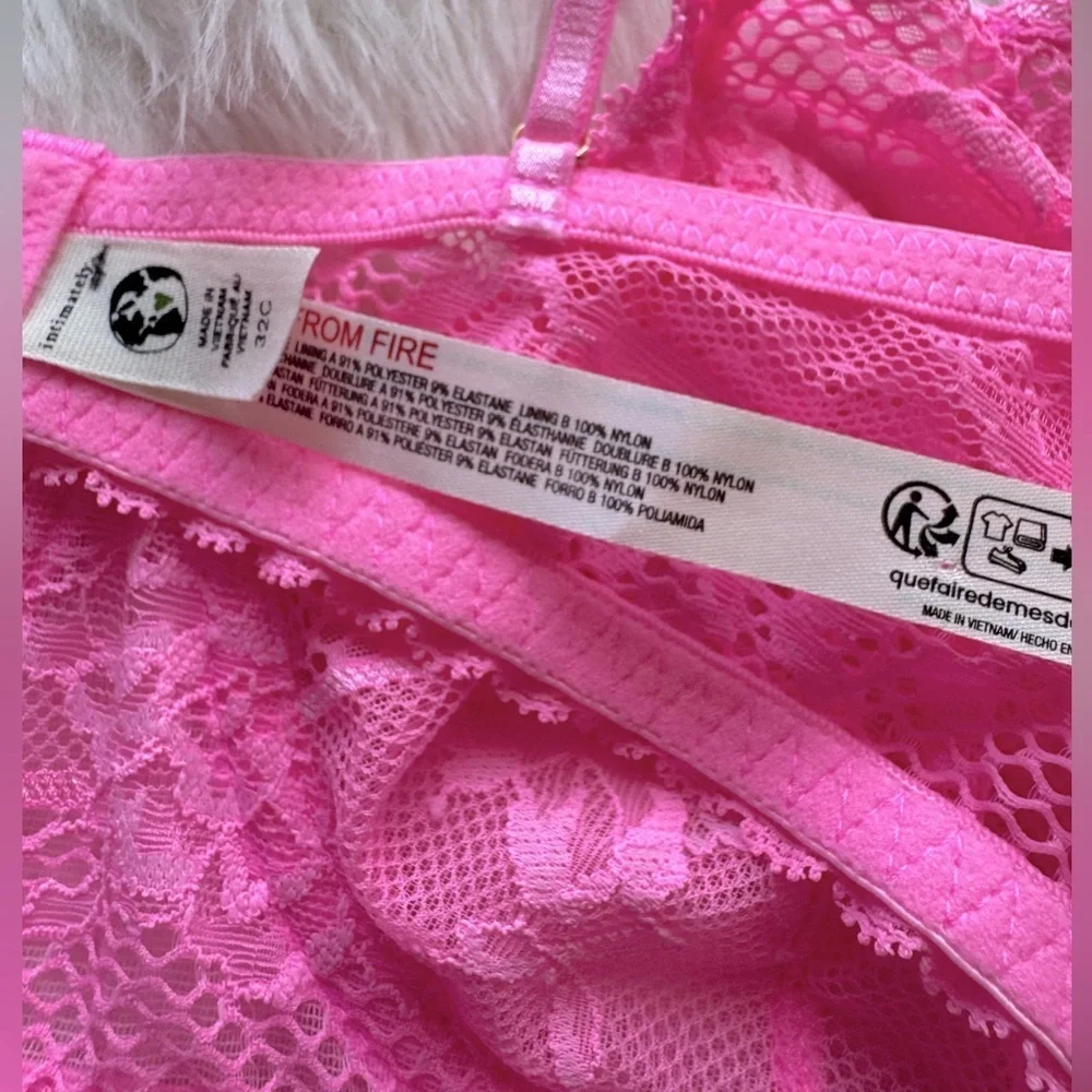 NWOT Free People Intimately Lace Underwire Bra Pink Size 32C